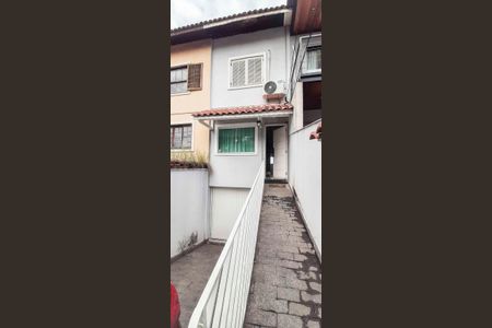 Casa de condomínio à venda com 102m², 2 quartos e 4 vagas Casa de condomínio à venda com 102m², 2 quartos e 4 vagasFachada da Casa