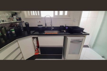 Casa de condomínio à venda com 102m², 2 quartos e 4 vagas