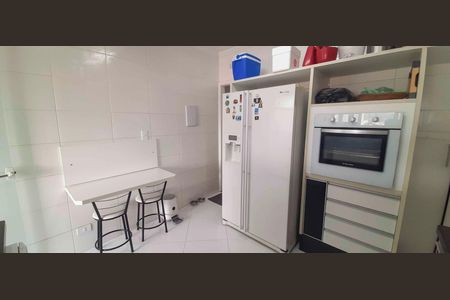 Casa de condomínio à venda com 102m², 2 quartos e 4 vagas