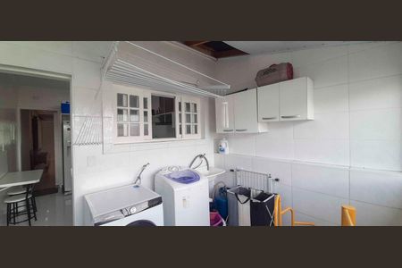 Casa de condomínio à venda com 102m², 2 quartos e 4 vagas