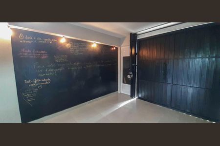 Casa de condomínio à venda com 102m², 2 quartos e 4 vagas