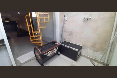 Casa de condomínio à venda com 102m², 2 quartos e 4 vagas