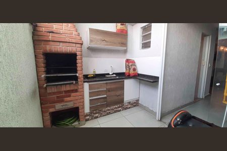 Casa de condomínio à venda com 102m², 2 quartos e 4 vagas