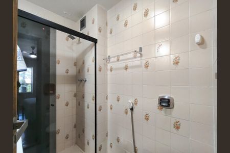 Apartamento para alugar com 120m², 2 quartos e 1 vaga Apartamento para alugar com 120m², 2 quartos e 1 vagaBanheiro da Suíte