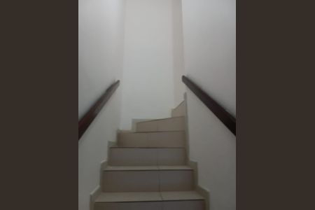 Casa para alugar com 150m², 3 quartos e 2 vagas Casa para alugar com 150m², 3 quartos e 2 vagasEscada