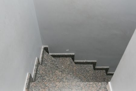 Casa de condomínio à venda com 66m², 2 quartos e 2 vagas Casa de condomínio à venda com 66m², 2 quartos e 2 vagasEscada