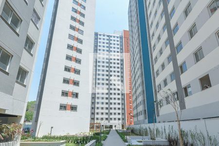 Fachada do bloco de apartamento para alugar com 2 quartos, 34m² em Usina Piratininga, São Paulo