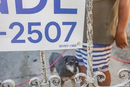 Casa à venda com 80m², 2 quartos e 8 vagas Casa à venda com 80m², 2 quartos e 8 vagasPlaquinha