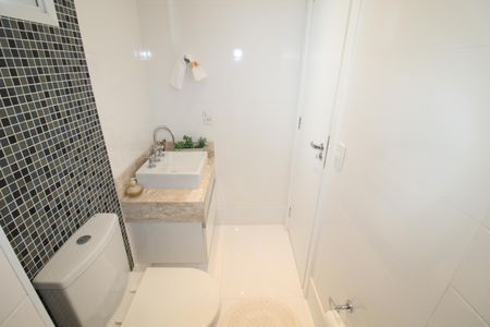 Apartamento à venda com 140m², 3 quartos e 3 vagasQuarto 2 - Banheiro