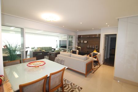 Apartamento à venda com 140m², 3 quartos e 3 vagasSala / Cozinha