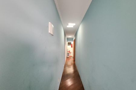 Casa à venda com 150m², 5 quartos e 4 vagas Casa à venda com 150m², 5 quartos e 4 vagascorredor