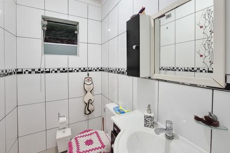 Casa à venda com 150m², 5 quartos e 4 vagas Casa à venda com 150m², 5 quartos e 4 vagasLavabo