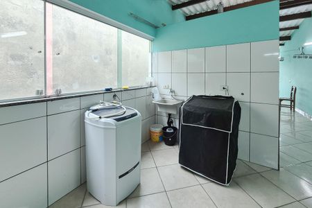 Casa à venda com 150m², 5 quartos e 4 vagas Casa à venda com 150m², 5 quartos e 4 vagasÁrea de Serviço