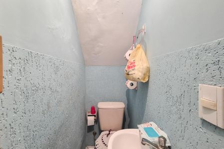 Casa à venda com 150m², 5 quartos e 4 vagas Casa à venda com 150m², 5 quartos e 4 vagasCasa 2 - banheiro quarto 2