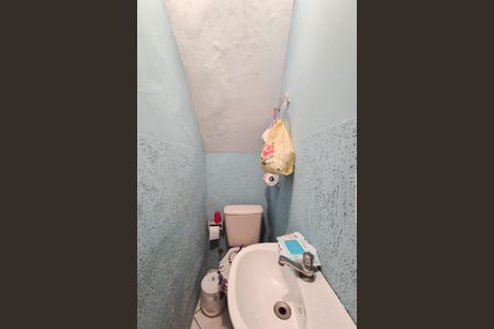 Casa à venda com 150m², 5 quartos e 4 vagas Casa à venda com 150m², 5 quartos e 4 vagasCasa 2 - banheiro quarto 2