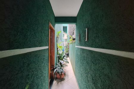 Casa à venda com 150m², 5 quartos e 4 vagas Casa à venda com 150m², 5 quartos e 4 vagascorredor