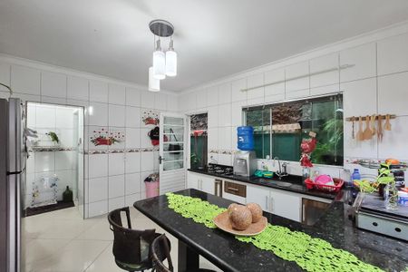 Casa à venda com 150m², 5 quartos e 4 vagas Casa à venda com 150m², 5 quartos e 4 vagasCozinha