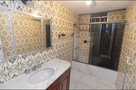 Apartamento à venda com 150m², 4 quartos e 2 vagasBanheiro da suíte
