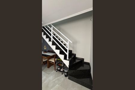 Apartamento à venda com 156m², 3 quartos e 2 vagas Apartamento à venda com 156m², 3 quartos e 2 vagasEscada