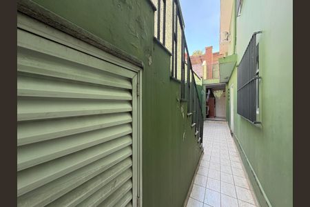 Casa à venda com 120m², 3 quartos e 2 vagas Casa à venda com 120m², 3 quartos e 2 vagasCorredor externo