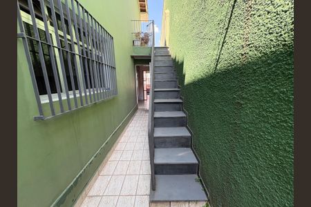 Casa à venda com 120m², 3 quartos e 2 vagas Casa à venda com 120m², 3 quartos e 2 vagasEscada Externa