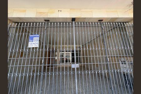 Casa à venda com 120m², 3 quartos e 2 vagas Casa à venda com 120m², 3 quartos e 2 vagasFachada