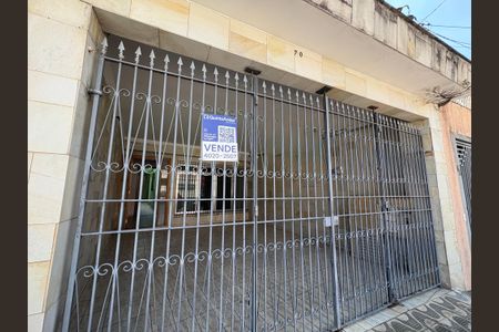 Casa à venda com 120m², 3 quartos e 2 vagas Casa à venda com 120m², 3 quartos e 2 vagasFachada