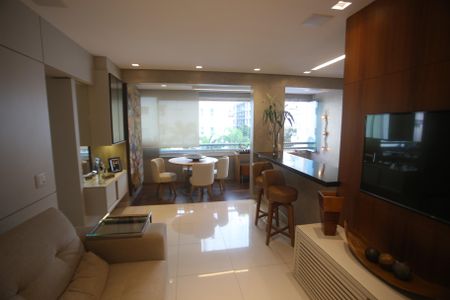 Apartamento à venda com 83m², 3 quartos e 2 vagasSala