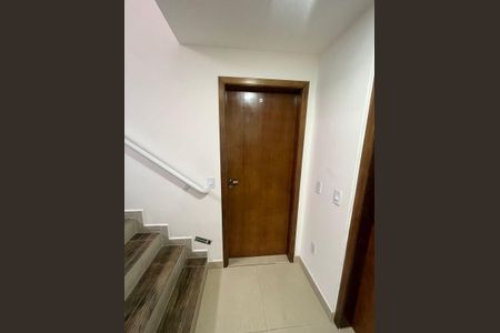 Hall de apartamento para alugar com 2 quartos, 46m² em Catiapoã, São Vicente