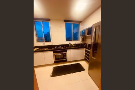 Cozinha de apartamento para alugar com 2 quartos, 60m² em Castelo, Belo Horizonte