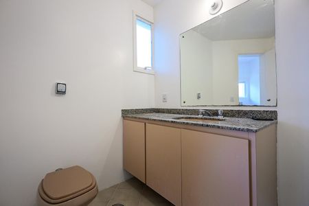 Apartamento à venda com 350m², 4 quartos e 5 vagasBanheiro da Suíte  3