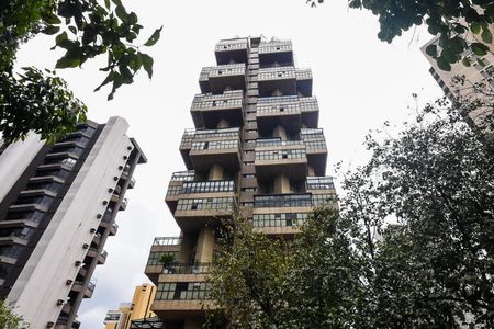 Apartamento à venda com 350m², 4 quartos e 5 vagas Apartamento à venda com 350m², 4 quartos e 5 vagasFachada