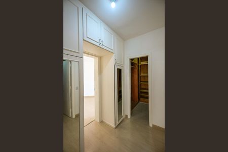 Apartamento à venda com 350m², 4 quartos e 5 vagasArmário da Suíte  4