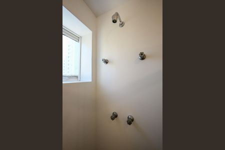 Apartamento à venda com 350m², 4 quartos e 5 vagasChuveiro do Banheiro da Suíte 2