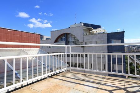 Apartamento à venda com 260m², 4 quartos e 4 vagas Apartamento à venda com 260m², 4 quartos e 4 vagasTerraço