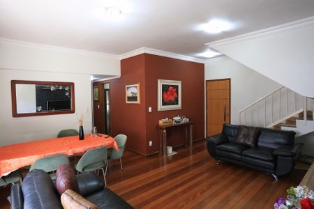 Apartamento à venda com 260m², 4 quartos e 4 vagas Apartamento à venda com 260m², 4 quartos e 4 vagasSala