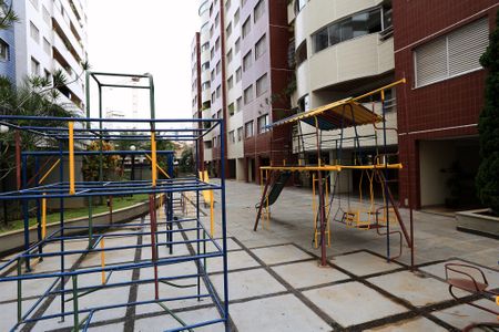 Apartamento à venda com 260m², 4 quartos e 4 vagas Apartamento à venda com 260m², 4 quartos e 4 vagasÁrea comum - Playground