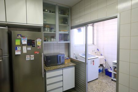 Apartamento à venda com 260m², 4 quartos e 4 vagas Apartamento à venda com 260m², 4 quartos e 4 vagasCozinha