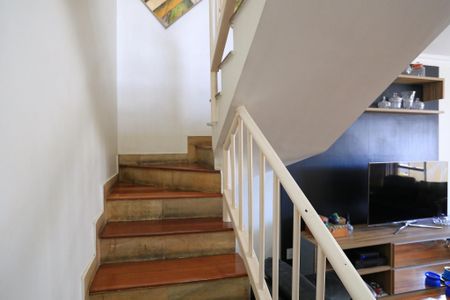 Apartamento à venda com 260m², 4 quartos e 4 vagas Apartamento à venda com 260m², 4 quartos e 4 vagasEscada