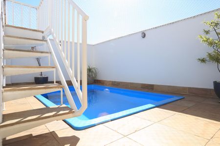 Apartamento à venda com 260m², 4 quartos e 4 vagas Apartamento à venda com 260m², 4 quartos e 4 vagasPiscina