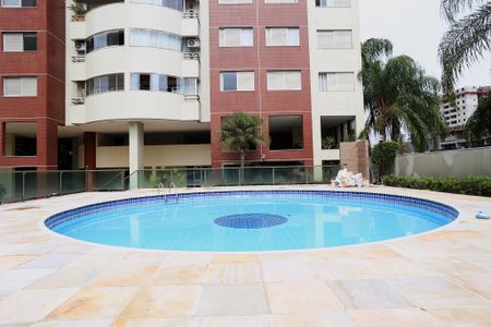 Apartamento à venda com 260m², 4 quartos e 4 vagas Apartamento à venda com 260m², 4 quartos e 4 vagasÁrea comum - Piscina