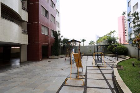 Apartamento à venda com 260m², 4 quartos e 4 vagas Apartamento à venda com 260m², 4 quartos e 4 vagasÁrea comum - Playground