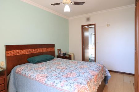 Apartamento à venda com 260m², 4 quartos e 4 vagas Apartamento à venda com 260m², 4 quartos e 4 vagasSuíte