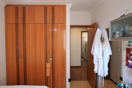 Apartamento à venda com 260m², 4 quartos e 4 vagas Apartamento à venda com 260m², 4 quartos e 4 vagasQuarto 1