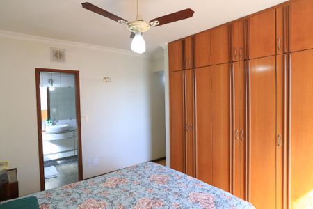 Apartamento à venda com 260m², 4 quartos e 4 vagas Apartamento à venda com 260m², 4 quartos e 4 vagasSuíte