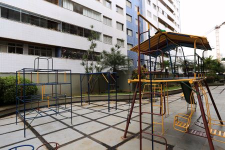 Apartamento à venda com 260m², 4 quartos e 4 vagas Apartamento à venda com 260m², 4 quartos e 4 vagasÁrea comum - Playground