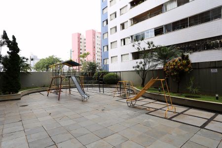 Apartamento à venda com 260m², 4 quartos e 4 vagas Apartamento à venda com 260m², 4 quartos e 4 vagasÁrea comum - Playground