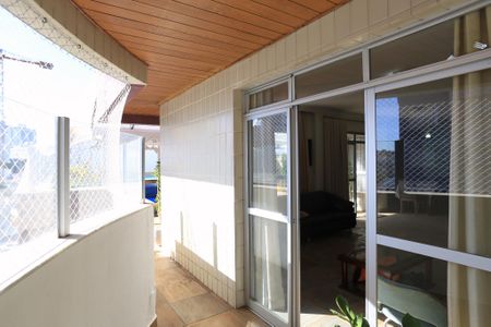 Apartamento à venda com 260m², 4 quartos e 4 vagas Apartamento à venda com 260m², 4 quartos e 4 vagasVaranda da Sala