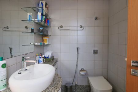 Apartamento à venda com 260m², 4 quartos e 4 vagas Apartamento à venda com 260m², 4 quartos e 4 vagasBanheiro da Suíte