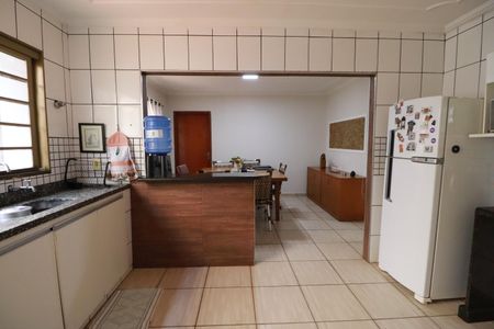 Casa para alugar com 250m², 4 quartos e 3 vagascozinha
